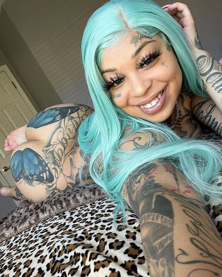 Tattooed Girls Are The Best!!! #O2PI5udi