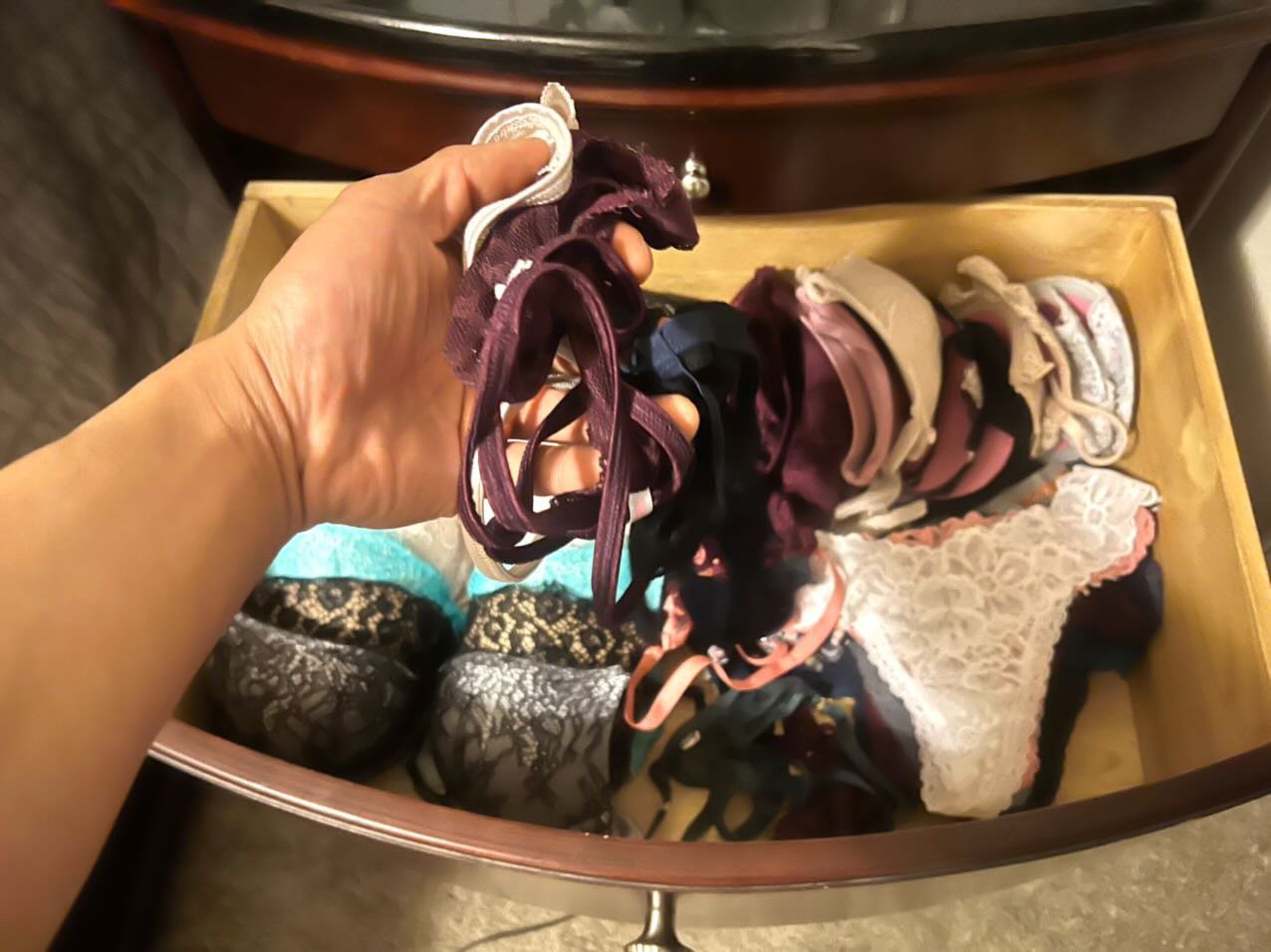 Im Obsessed With My Cousin’s Panties. Love Smelling Them. #MBV6LrkY