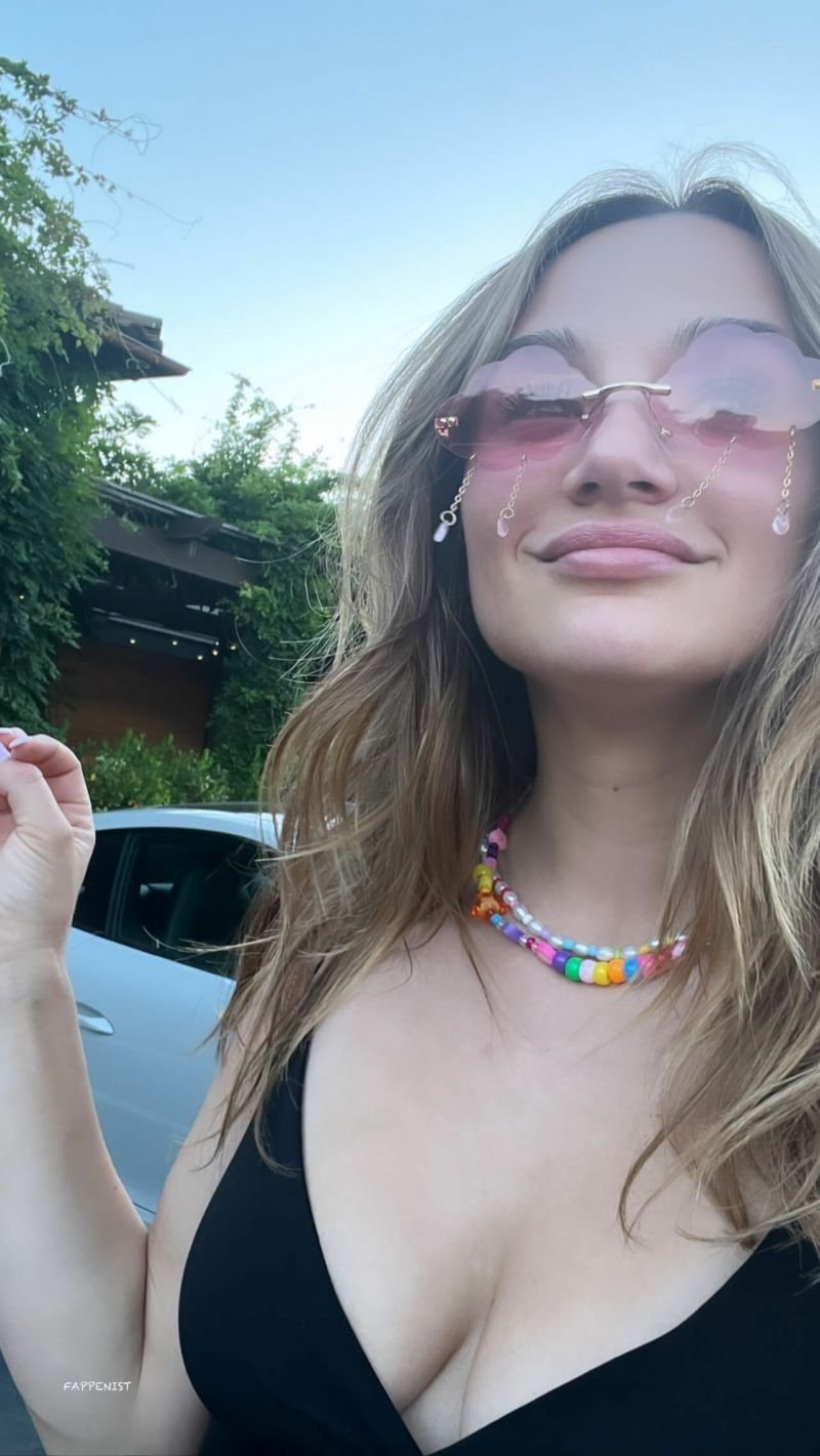 Hunter King o what I would love to do with her Big Tits of hers! Perfect Cum Target 🥵 #6COrv8W1